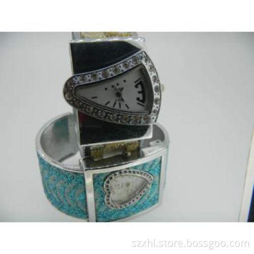Alloy Bracelet watch for womens with unique fashion design